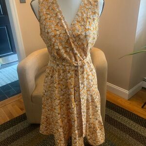 Chic Floral Sleeveless Dress in Yellow
